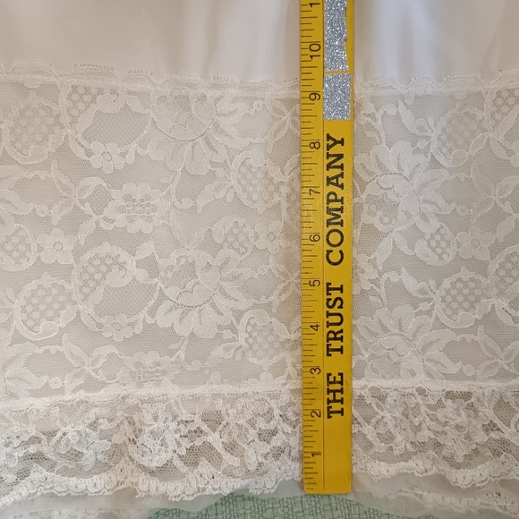 Vintage Vanity Fair Off-White Lace Full Slip. Made In USA. - Picture 16 of 16